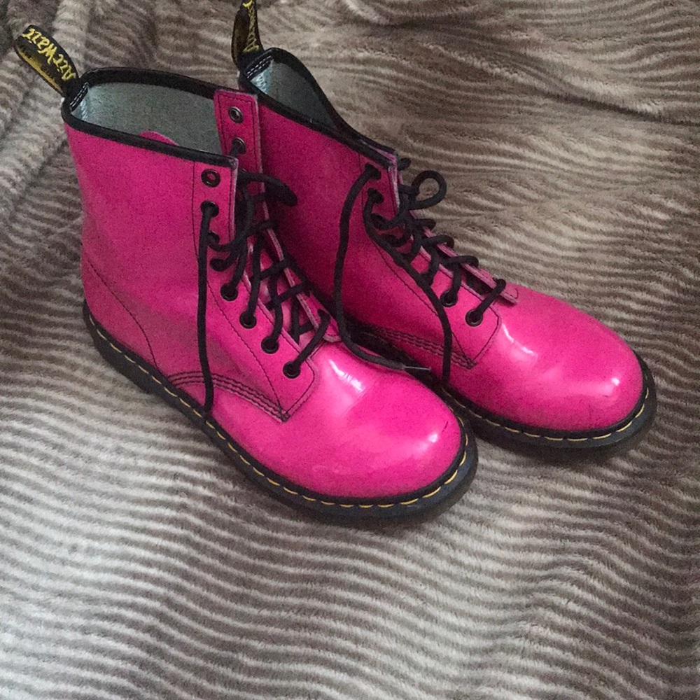 PINK DR. MARTENS